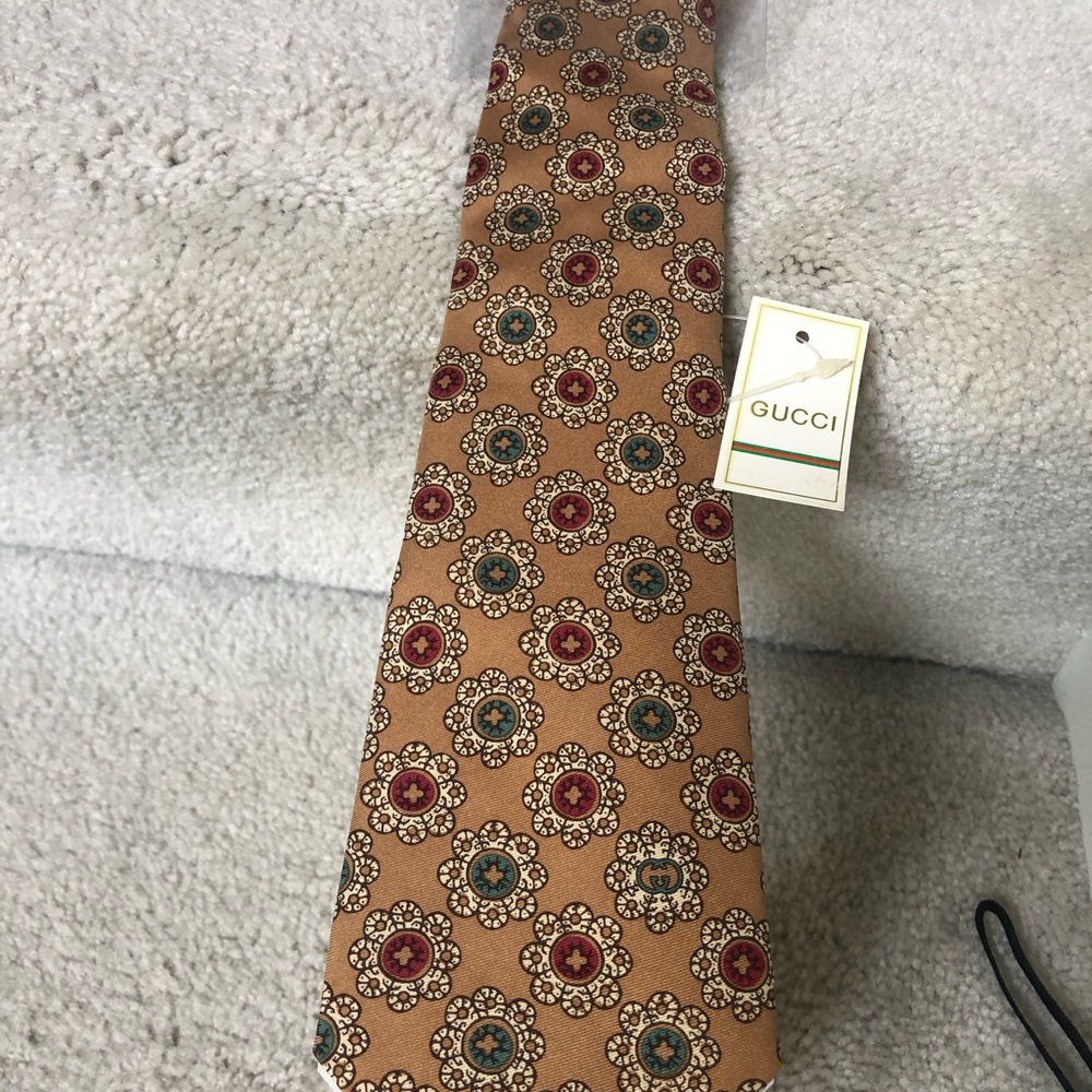 Gucci silk tie- great gift for Father’s Day!